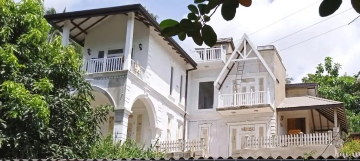The White House كاندي